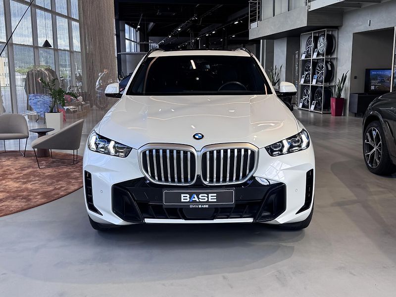 BMW X5 xDrive30d M-Sport - fotka 2 z 31