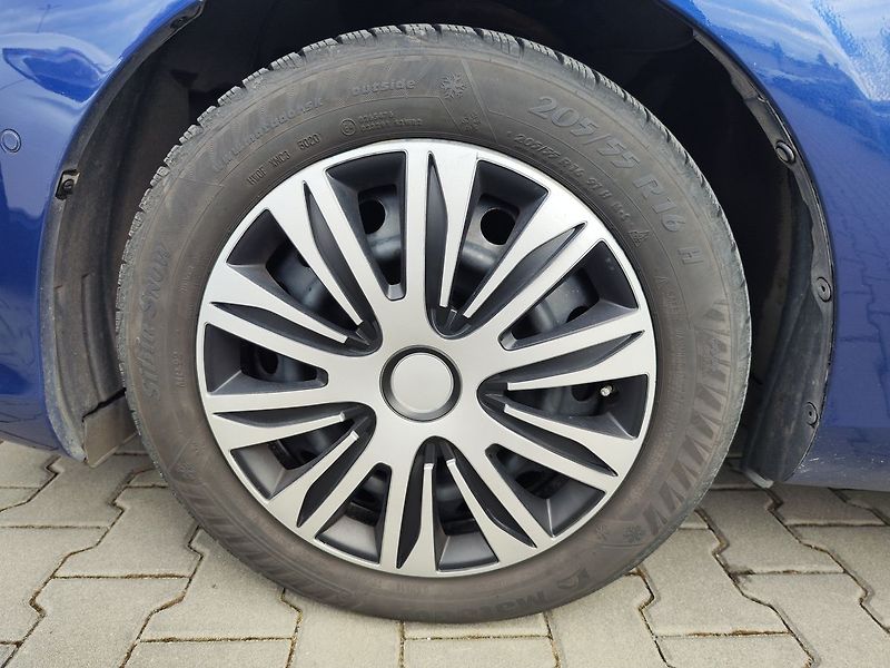 Toyota Auris 1.6 D-4D/82kW Executive ČR - fotka 28 z 30