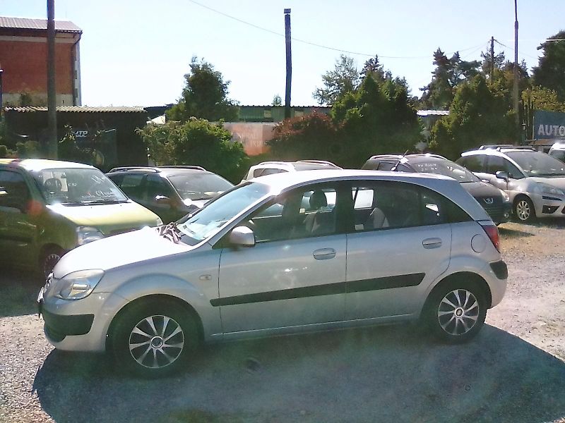 Kia Rio (2006) 1.4i 16V, velmi pěkné - fotka 8 z 30