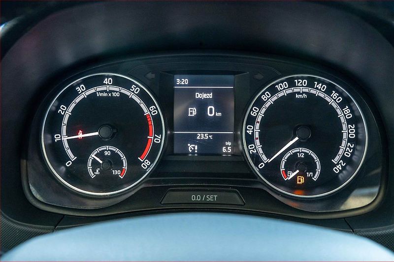 Škoda Fabia (2019) Ambition 1.0 TSI, Tempomat - fotka 11 z 14