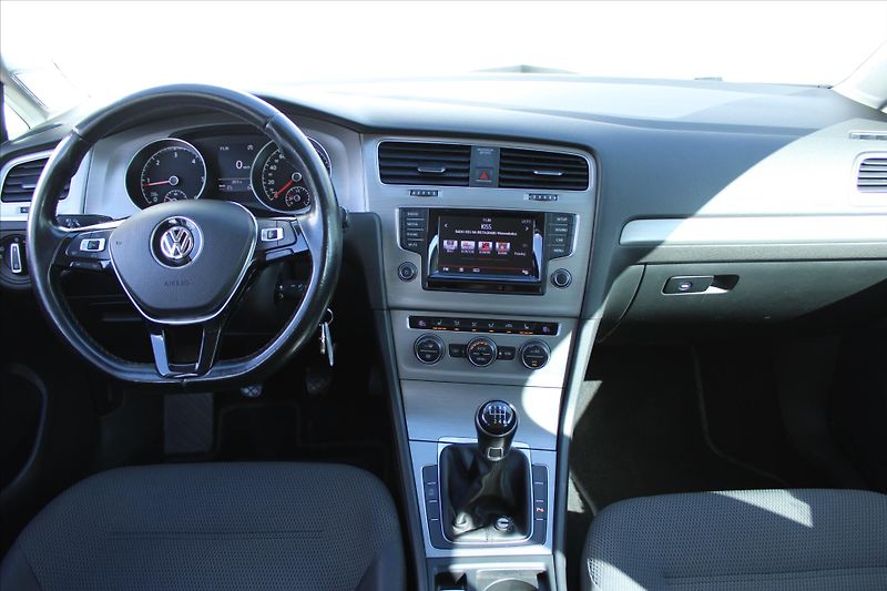 Volkswagen Golf 1.6 TDI 81kW BLUE MOTION ČR - fotka 12 z 23