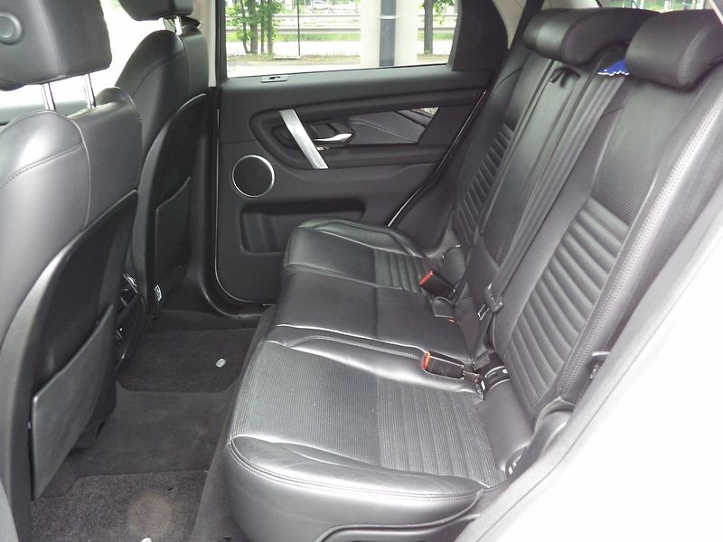 Land Rover Discovery Sport D150 S AWD A/T 7míst Tažné DPH - fotka 25 z 35
