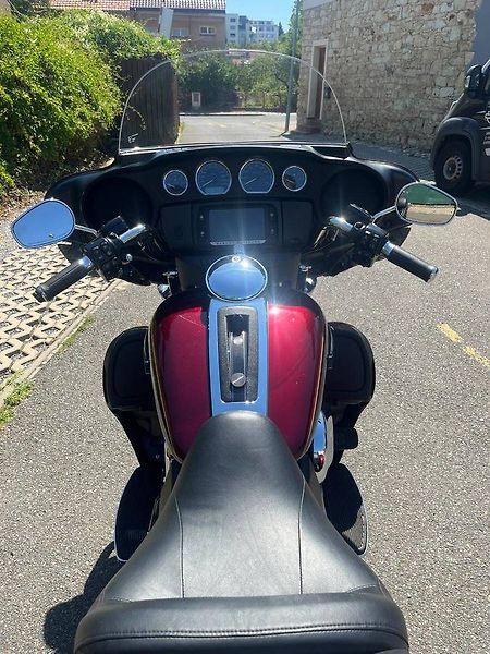Harley-Davidson FLHTCUTG Tri Glide Ultra Classic (2015) - fotka 9 z 13