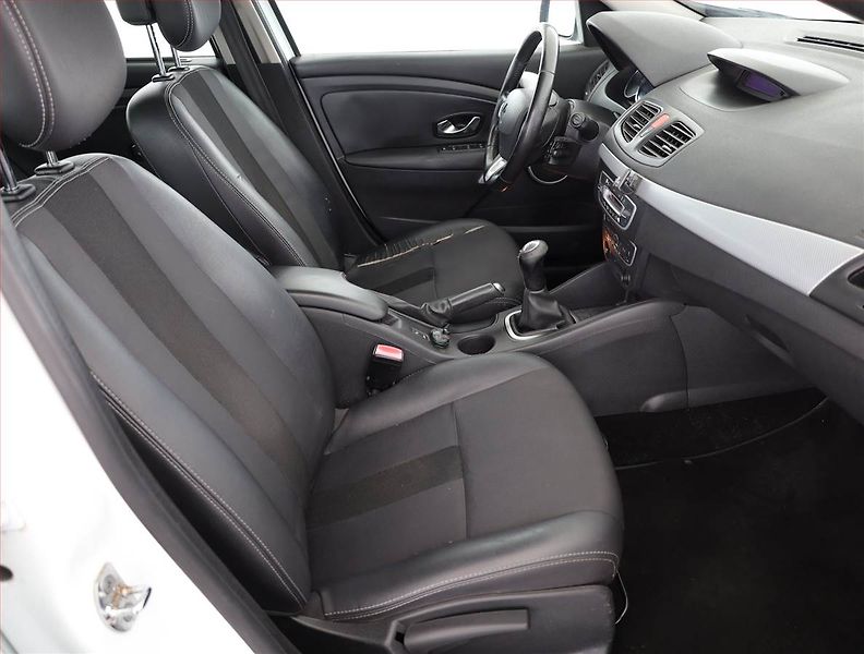 Renault Fluence (2011) 1.6 16V, nová STK, Tažné - fotka 7 z 15