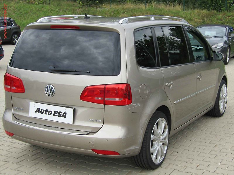 Volkswagen Touran (2012) 2.0TDi, DSG - fotka 4 z 20