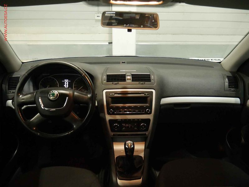 Škoda Octavia (2010) 1.6TDi, Ambiente - fotka 8 z 15