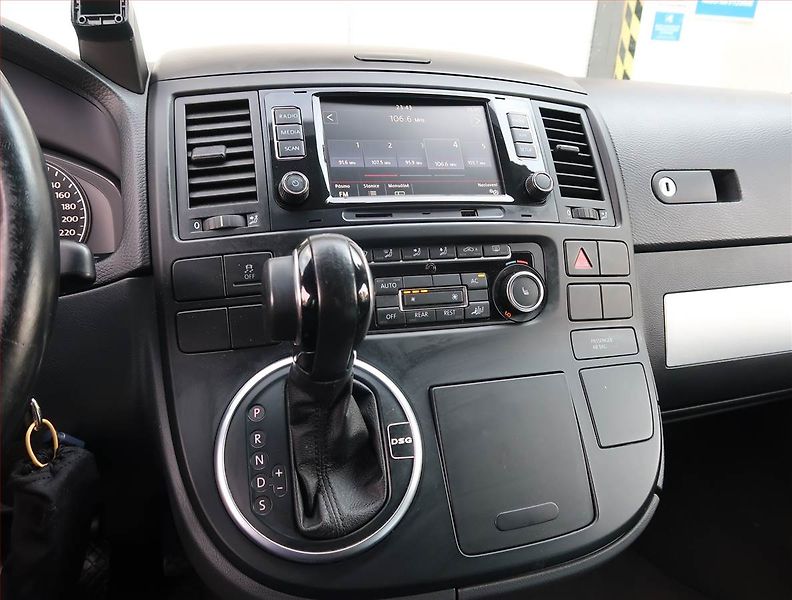 Volkswagen Multivan (2011) Highline 2.0 TDI - fotka 12 z 19