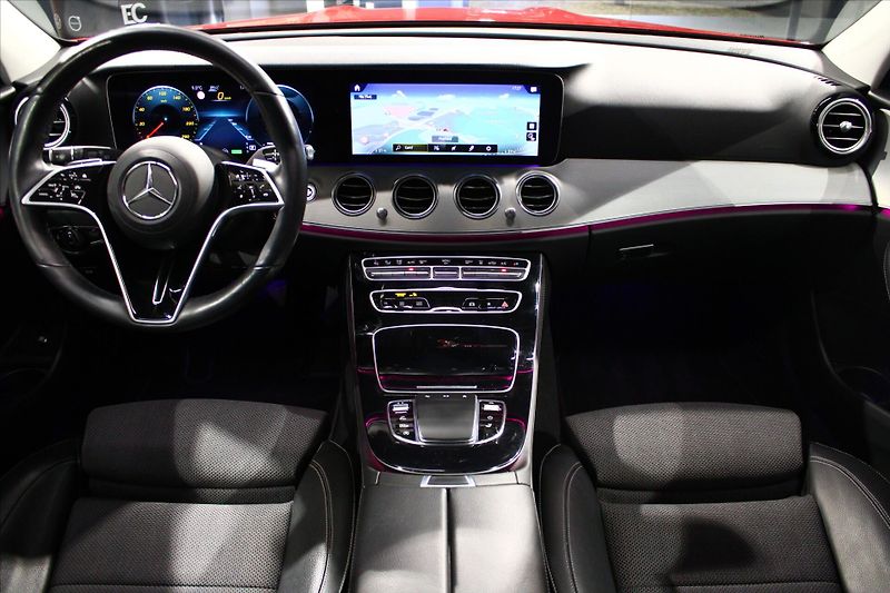 Mercedes-Benz Třídy E 300d 4MATIC DIS+ / 360° / NezT - fotka 11 z 27