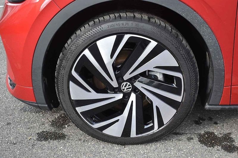 Volkswagen ID.4 GTX umí dobře manévrovat i v těsnějších prostorách
