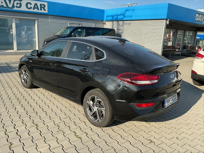 Hyundai i30 1.5 1.5 T-GDI Mild LED CZ - fotka 2 z 27