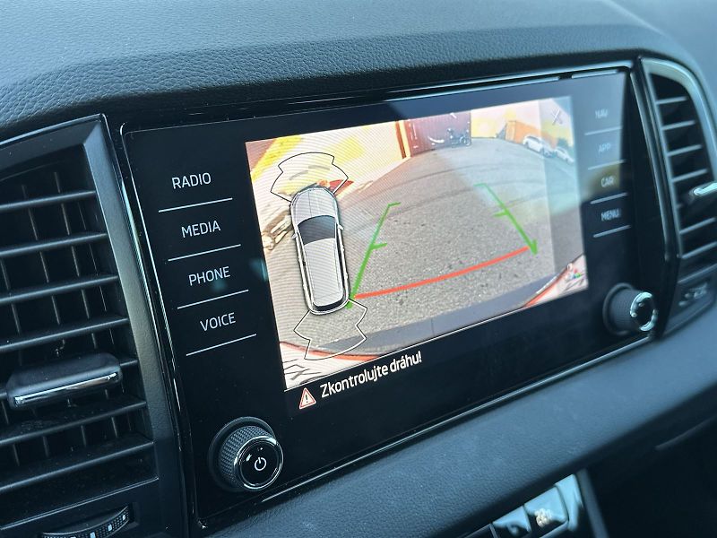 Škoda Karoq (2022) 2.0 TDI Sportline - fotka 13 z 33