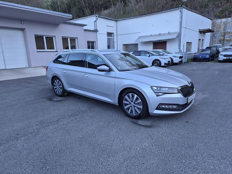 Škoda Superb Combi 2,0TDi 147kw DSG 17ALU - fotka 3 z 41