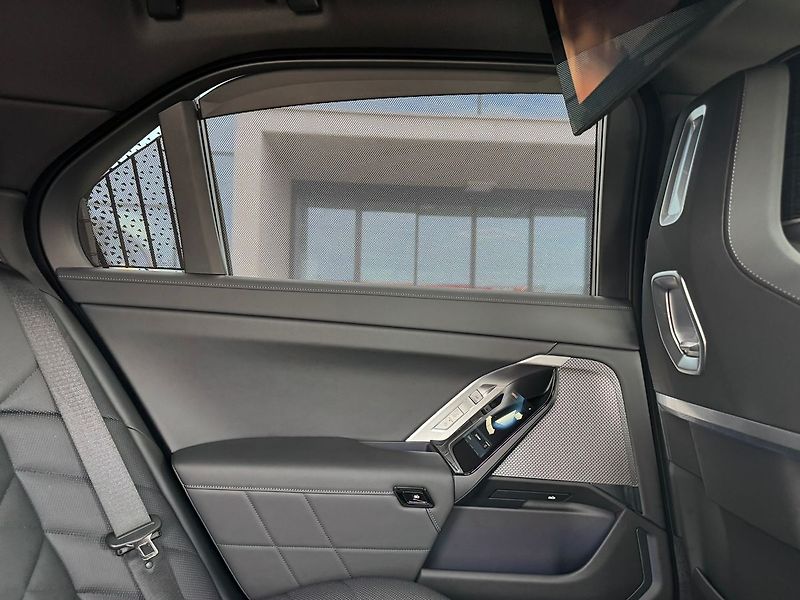 BMW Řada 7 740d xDrive  TV TOP - fotka 20 z 22