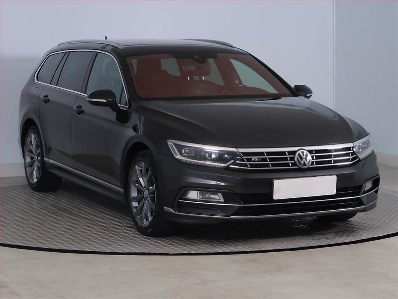 Volkswagen Passat (2019) R-Line 2.0 TDI, 4X4, Automat - fotografie inzerátu