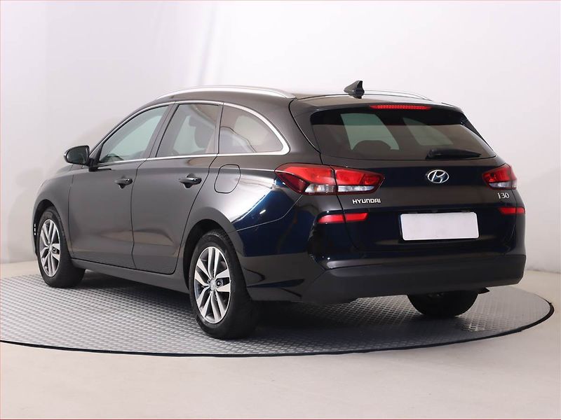 Hyundai i30 (2020) Family 1.6 CRDi, Serv.kniha - fotka 4 z 21