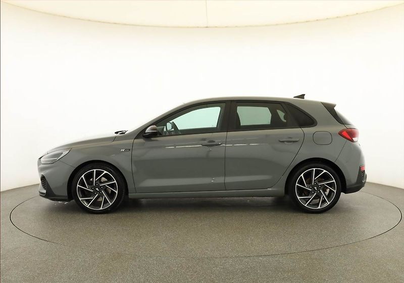 Hyundai i30 (2022) N-Line 1.5 T-GDI MHEV, ČR - fotka 3 z 21