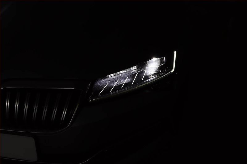 Škoda Superb (2020) Laurin&Klement 2.0 TDI - fotka 30 z 34