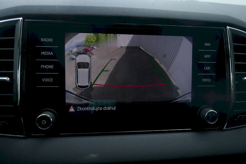 Škoda Karoq (2020) 1.5 TSI 110 kW M6° STYLE - fotka 19 z 35