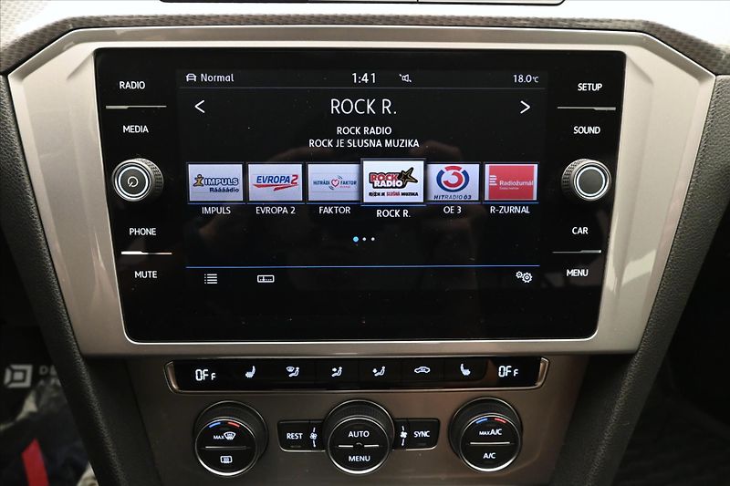 Volkswagen Passat 2,0 TDI 140kW DSG Alltrack 4Mo - fotka 19 z 32