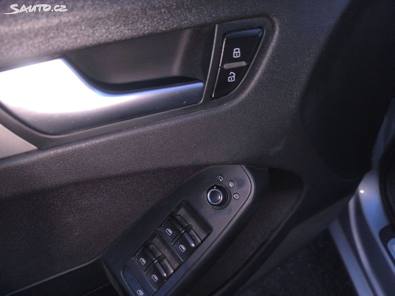 Audi A4 KRÁSNÁ,130KM,SERVISKA,1MAJITEL - fotka 18 z 24