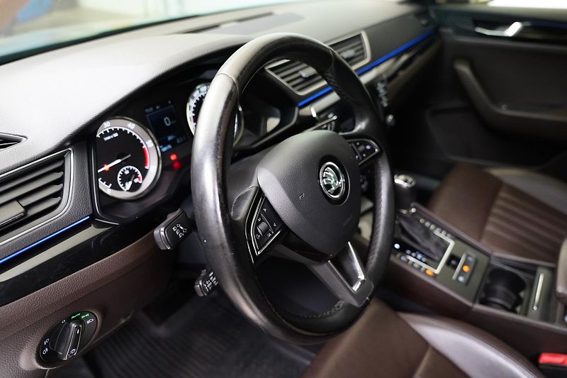 Škoda Superb - fotka 14 z 30
