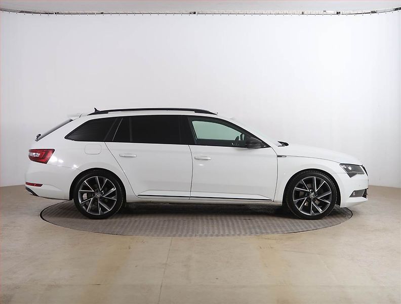 Škoda Superb (2018) Sportline 2.0 TDI - fotka 6 z 25