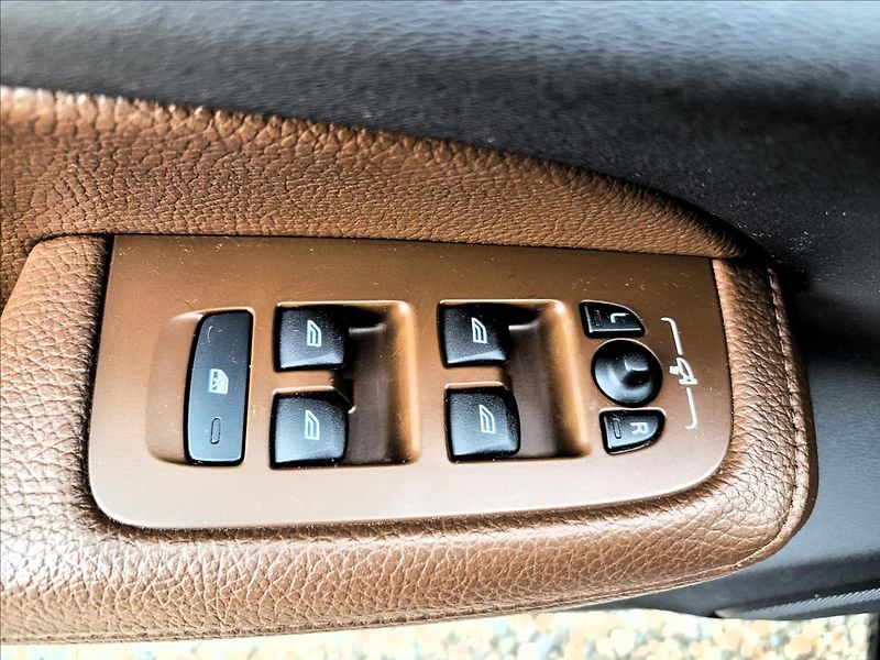 Volvo V60 2,0 T6 ,AWD,Inscription,kůže - fotka 33 z 50
