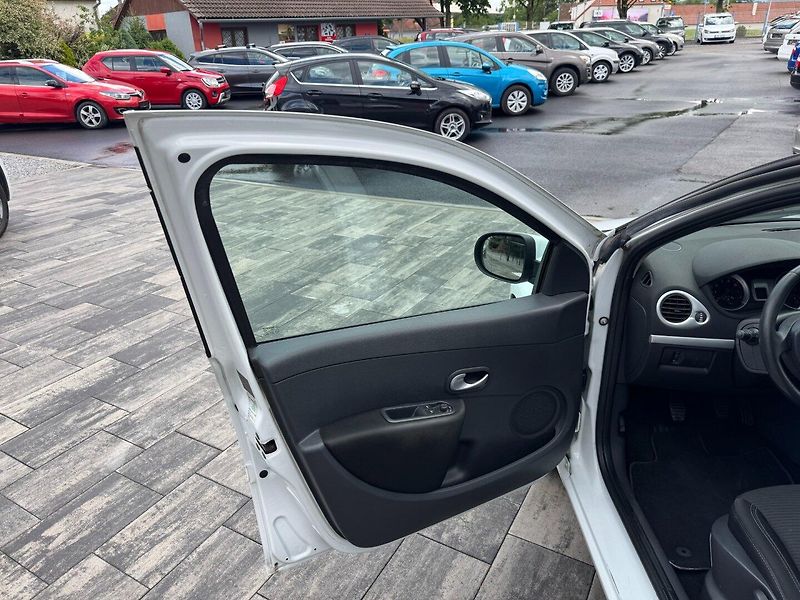 Renault Clio (2012) 1,2 55 KW Klima - fotka 9 z 28