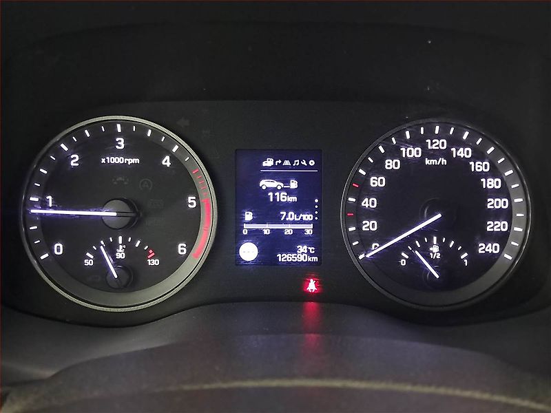 Hyundai Tucson (2018) Trikolor 1.7 CRDi, ČR,1.maj - fotka 11 z 18