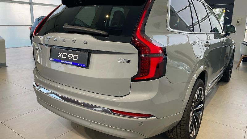 Volvo XC90 (2026) ULTRA BRIGHT, B5 AWD, 184+10 k - fotka 5 z 15