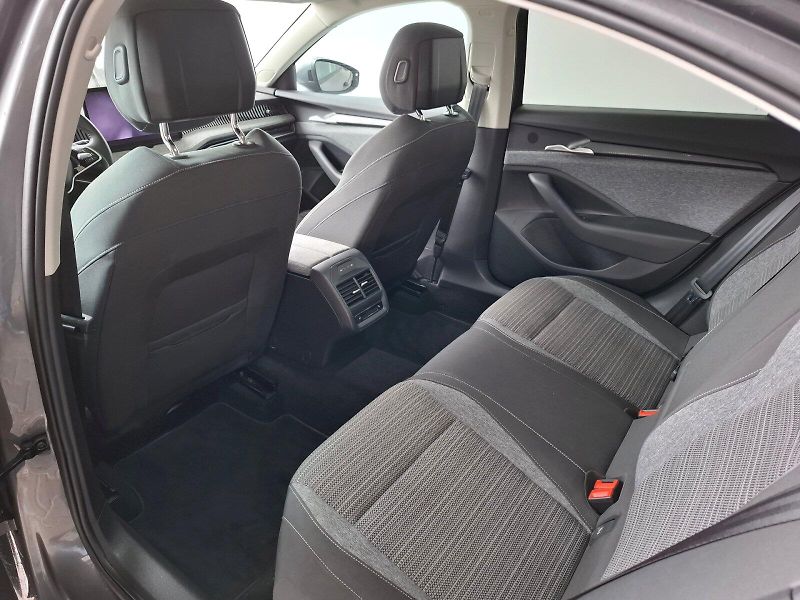 Škoda Superb (2024) SELECTION TD 110/2.0 A7F - fotka 12 z 30