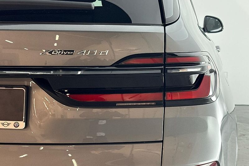 BMW X7 xDrive40d - fotka 4 z 14