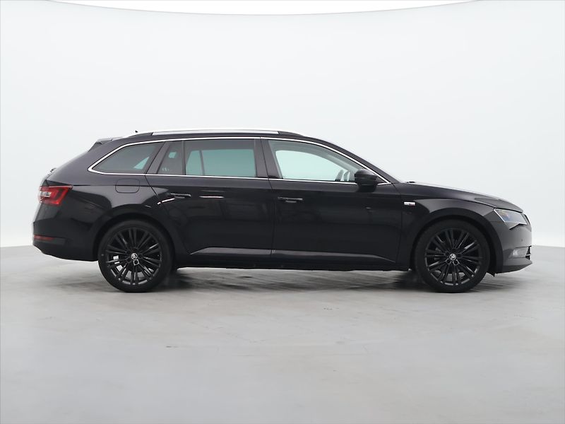 Škoda Superb 2,0 TDI 110kW CZ Style DSG - fotka 8 z 41