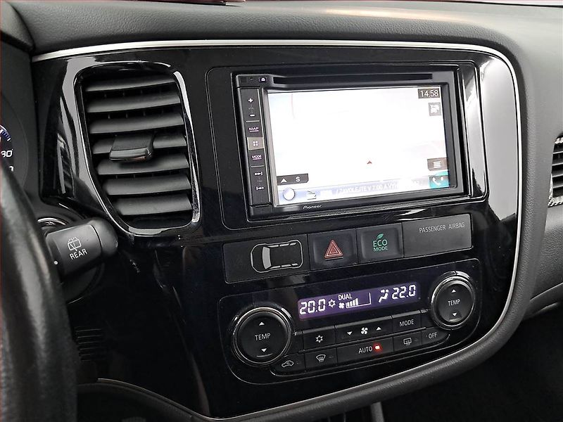 Mitsubishi Outlander (2014) 2.2 DI-D, 4X4, Automat - fotka 12 z 23