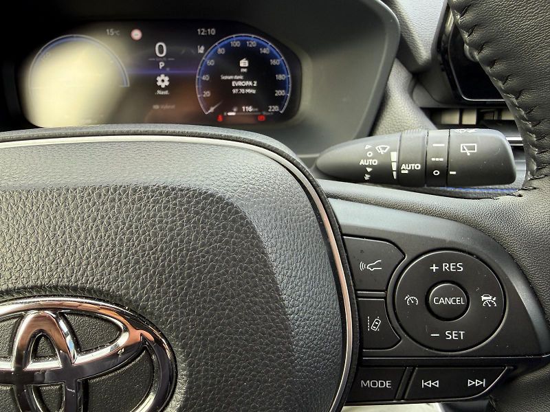 Toyota RAV4 2.5 HSD e-CVT AWD Selection - fotka 18 z 29