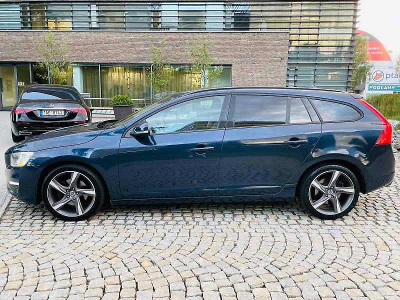 Volvo V60 2.0D3 5VÁLEC SERVISKA TAŽNÉ - fotka 19 z 45