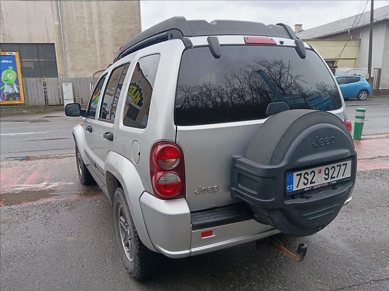 Jeep Cherokee 2,8 CRD - fotka 9 z 20