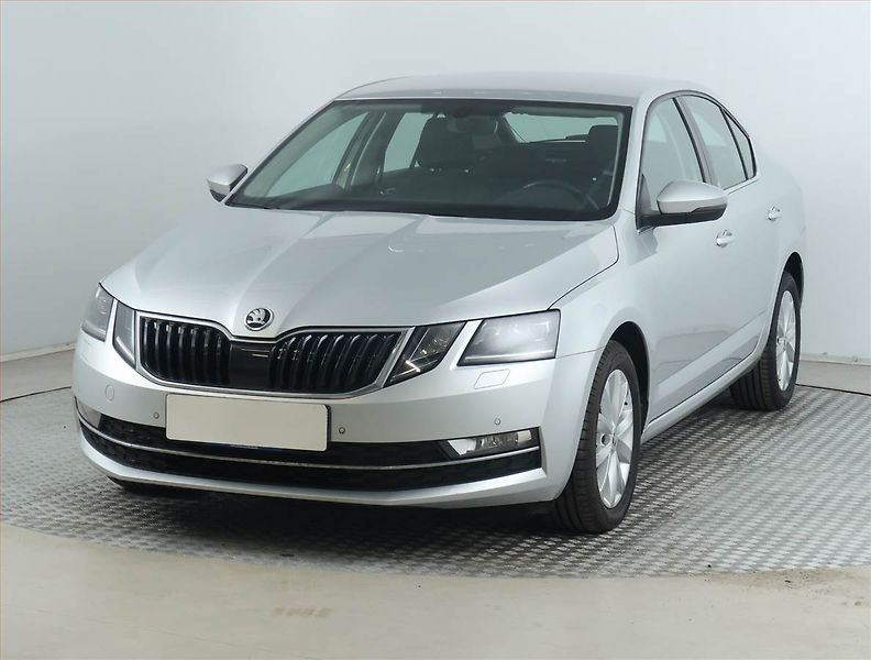Škoda Octavia (2018) 1.6 TDI, ČR,1.maj, Tempomat - fotka 2 z 17