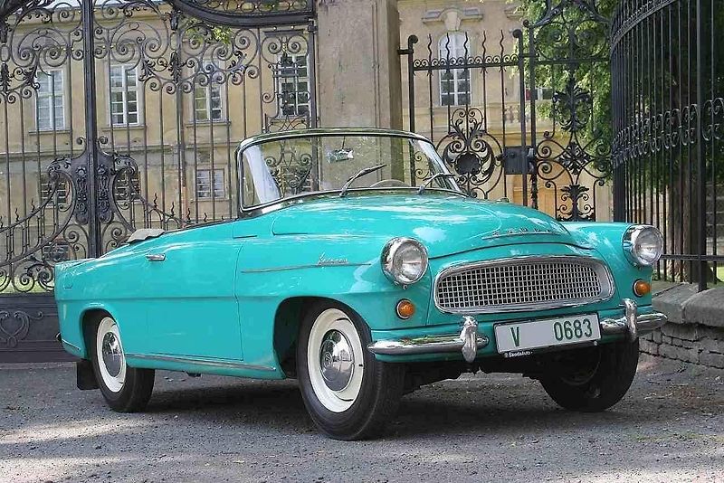 Škoda 450 s Miss USA 1957 Charlottou Sheffieldovou.