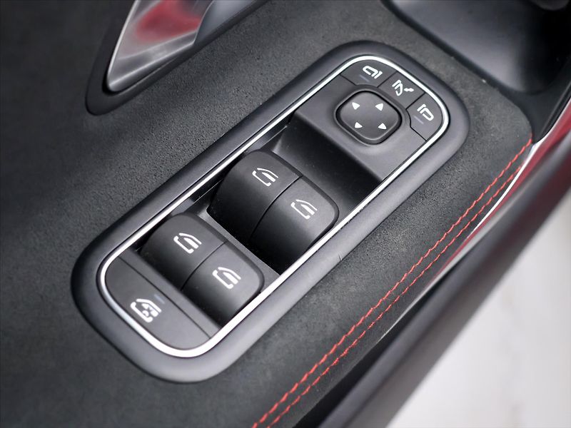 Mercedes-Benz CLA 2,0 35 AMG 225kW 4MATIC CZ - fotka 15 z 46