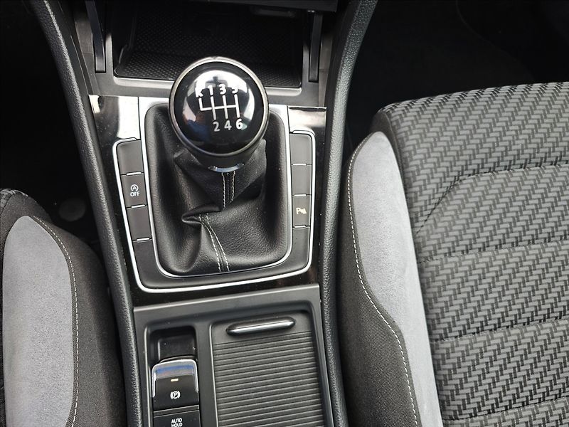 Volkswagen Golf VII 1,4TSi R-Line NAVI ALU - fotka 23 z 43