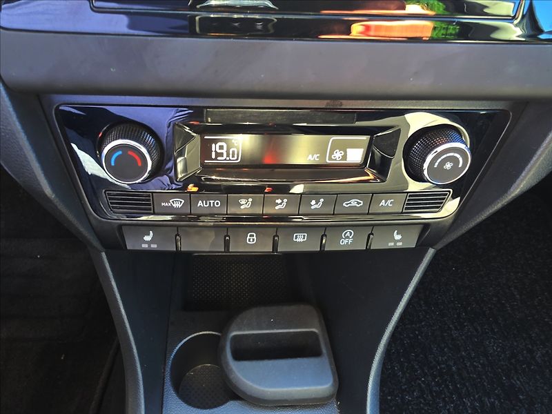 Škoda Rapid 1,2 TSi 81KW Joy TEMPOMAT ALU - fotka 20 z 48