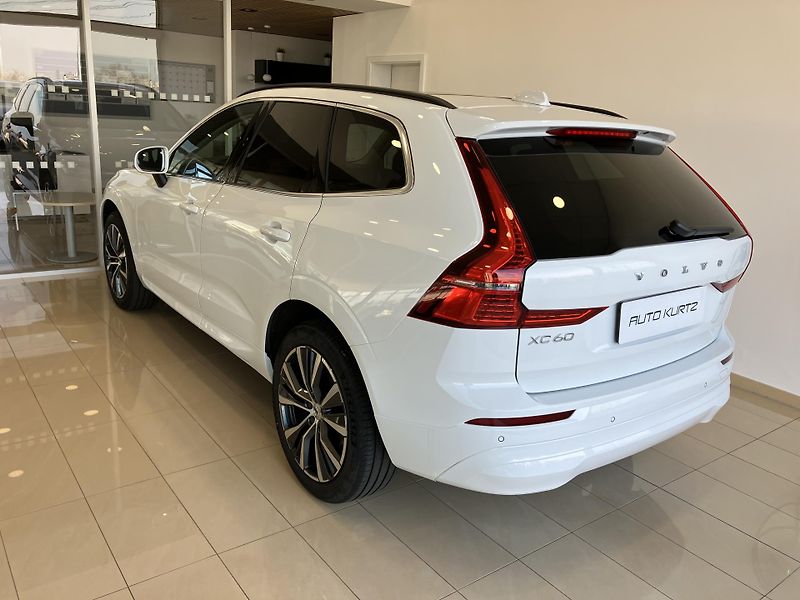 Volvo XC60 B4 FWD Momentum PRO AT8 - fotka 7 z 47