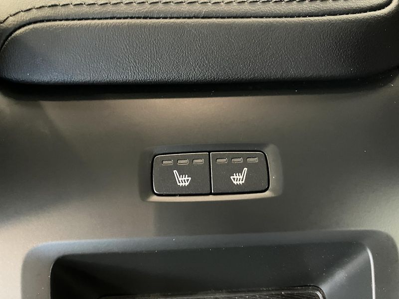 Volvo XC60 B4 AWD PLUS DARK AT8, ČR - fotka 18 z 41