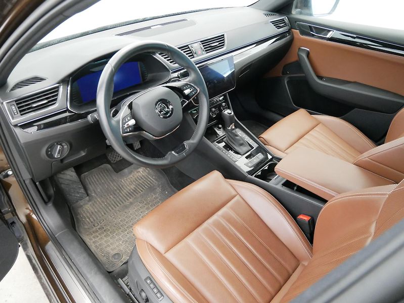 Škoda Superb - fotka 5 z 6