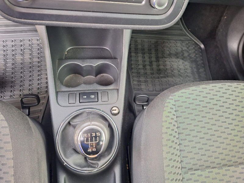 Škoda Fabia (2010) COMBI / 1.2 TSI / 63 kW / AMBI - fotka 17 z 29