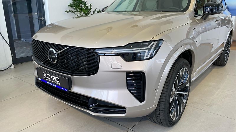 Volvo XC90 (2025) PLUS DARK, T8 AWD, 228+107 kW - fotka 3 z 15