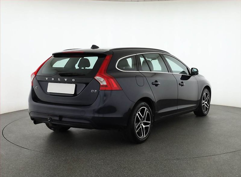 Volvo V60 (2016) D3 2.0, Navi, Tempomat - fotka 5 z 18
