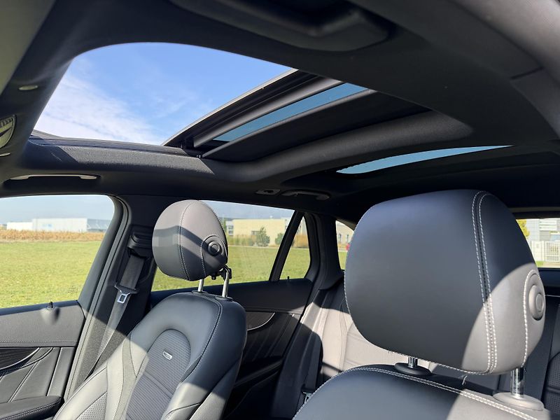 Mercedes-Benz GLC 63 AMG 4MATIC+ PANORAMA NAVI - fotka 28 z 38