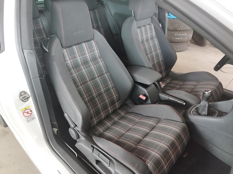 Volkswagen Golf (2010) GTI,2,0TSI,155KW,AUT.KL.18ALU - fotka 16 z 28